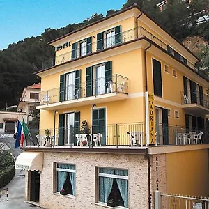 2* Hotel Adriana
