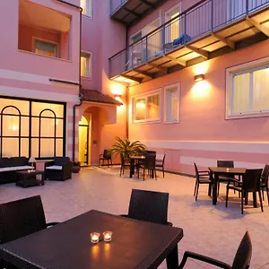 3* Hotel Mambo